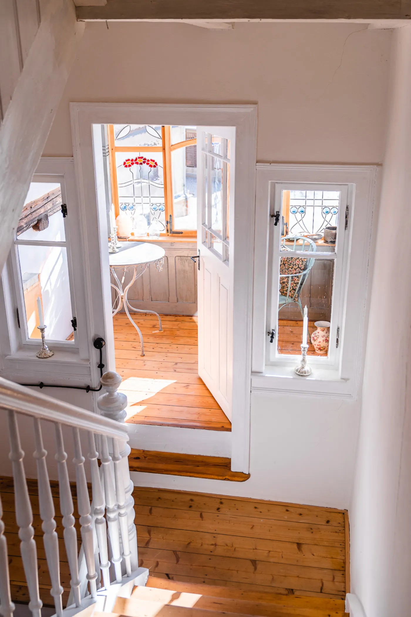 Loggia mit Bleiglasfenstern – Ferienwohnung im Landhaus Fröbel, Bad Liebenstein