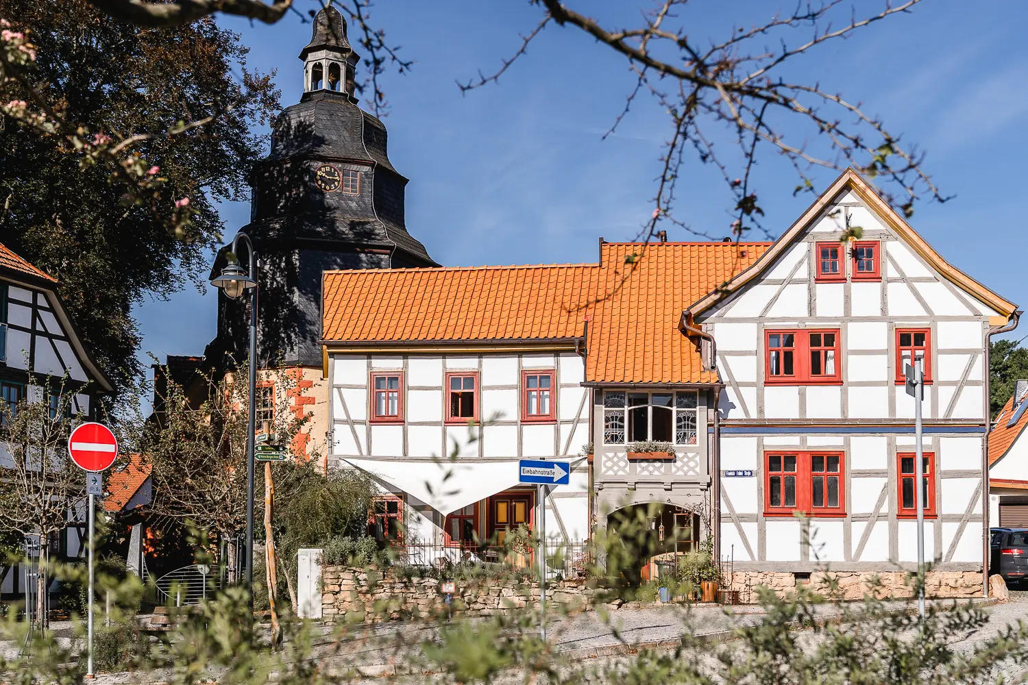 Landhaus Fröbel - historisches Fachwerkhaus neben der Kirche in Bad Liebenstein OT Schweina